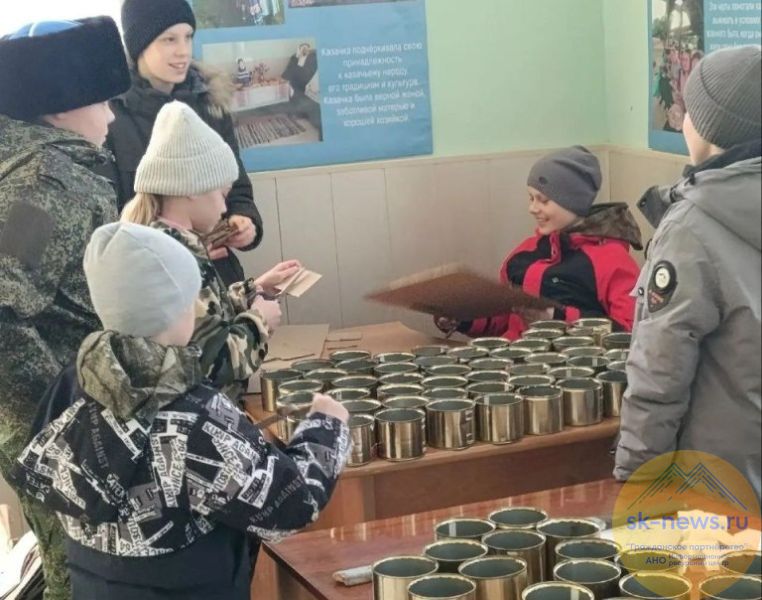 Воспитанники казачьего клуба станицы Рождественской сделали бойцам СВО ещё одну партию окопных свечей