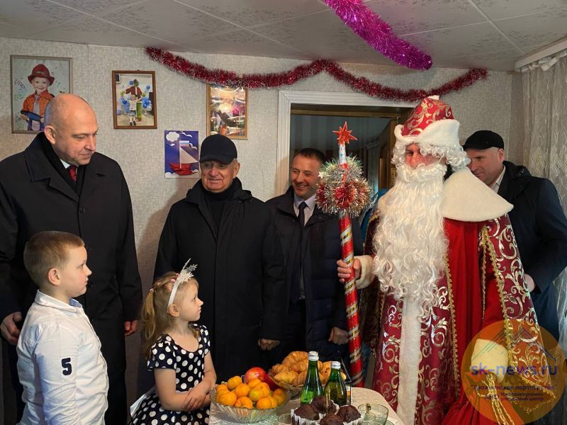 «Ёлка желаний» от полпреда подарила праздник многодетным семьям в КЧР