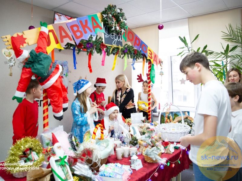 В Ставрополе благотворительная ярмарка «СемьяZаcVоих» объединила педагогов, учеников и родителей вокруг одной цели