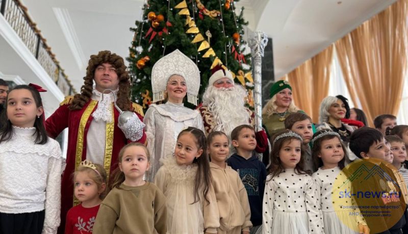 Главная ёлка Кабардино-Балкарии: праздник для тысяч детей продолжается до 5 января