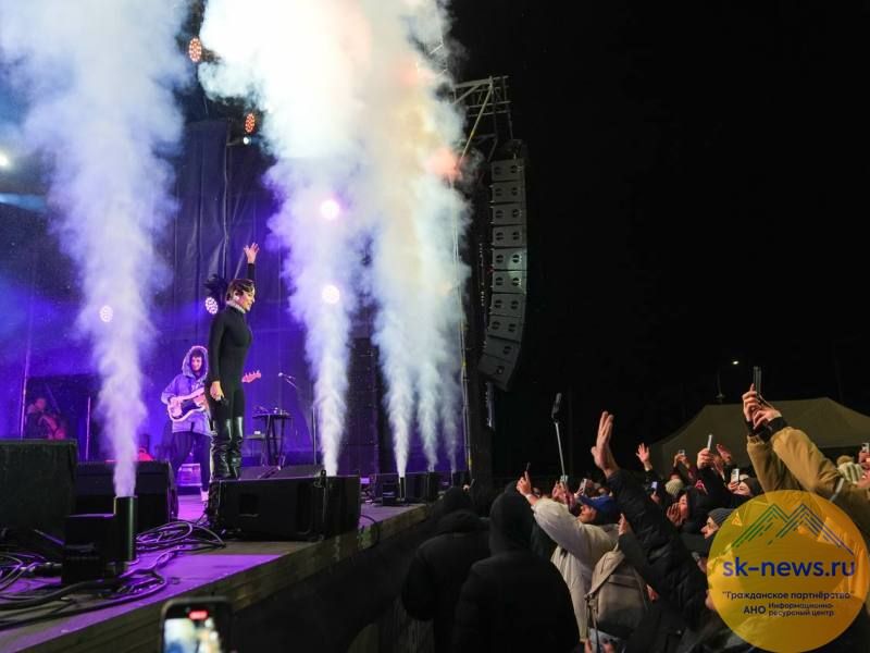 Высокогорный турнир по гольфу провели на леднике Гарабаши на высоте 4050 метров, а в горах спели Artik&Asti