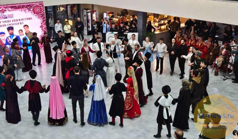 Национальные подворья, танцы и онлайн-мост - в КБР открыли Год единства народов