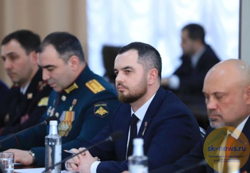 На встрече с полпредом Президента в СКФО о действующих мерах поддержки участников СВО в РСО-А рассказал Юрий Абаев