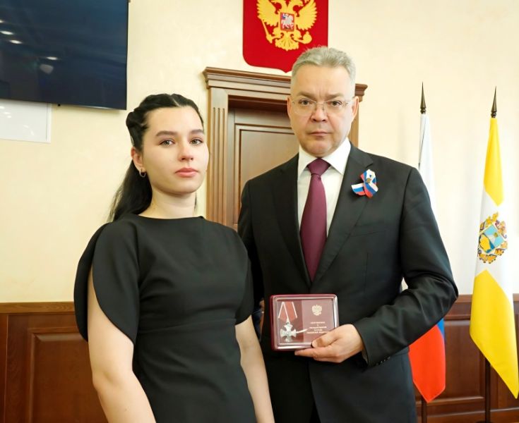 Семье погибшего военнослужащего Погрануправления ФСБ России в Ставрополе вручили Орден Мужества