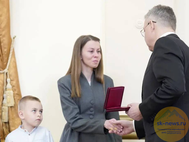 В Ессентуках вручили награду погибшего при исполнении долга в Курской области майора