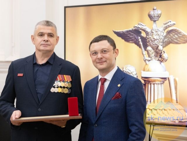 Десантнику-фотографу за работы на Ставрополье, Белгородчине  и в КЧР вручили Золотую медаль «Достойному»