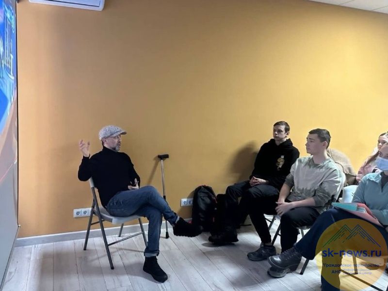 В Молодежном центре Пятигорска провели серию уроков для студентов по игре в КВН