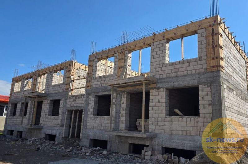 В центре Баксана достраивают второй этаж дома для переселенцев из аварийных квартир