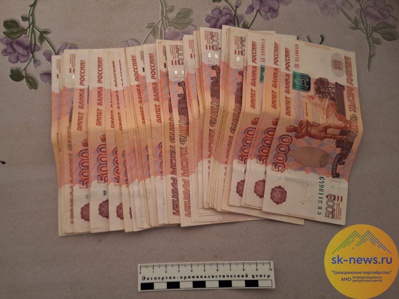 В Баксанском районе гостья залезла в шкаф, пока хозяева отвлеклись и украла у семьи 343 тысячи рублей