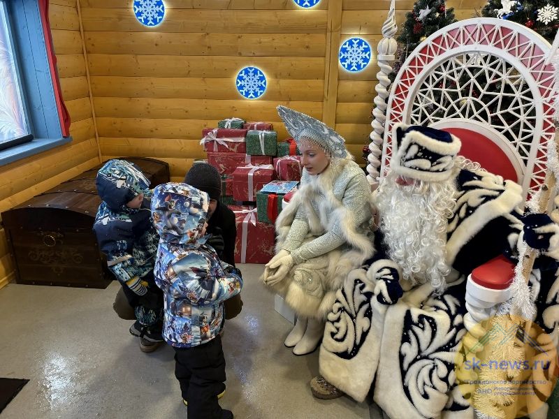 На площади Ленина Ставрополя в пятницу 2 января снова откроют обновленную резиденцию Деда Мороза