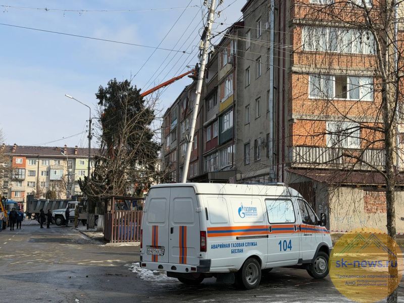 По уточненным данным, трое пострадали в Беслане при падении обломков беспилотника на многоквартирный дом