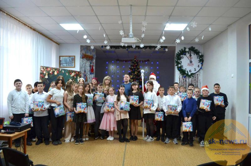 Сладости детям, термобелье – героям: новогодняя помощь из Карачаево-Черкесии