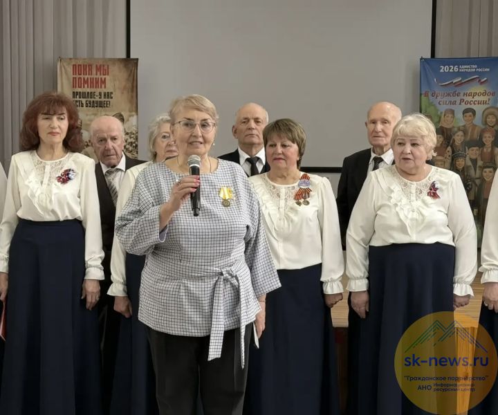 Хор «Дети войны» за три минуты разрушил стену между ветеранами и зумерами в гимназии №12 Ставрополя, школьники встали и пели «День Победы»