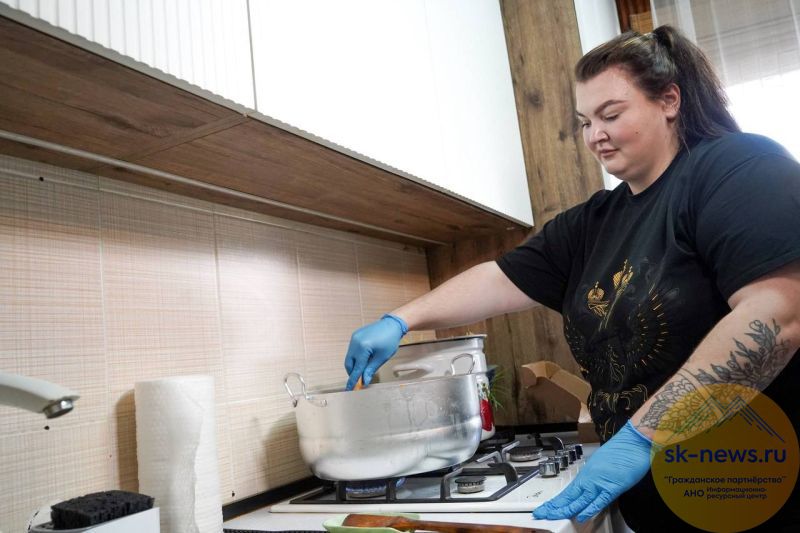 Кухня вместо окопов: как жительница Ставрополья кормит домашним борщом бойцов на передовой