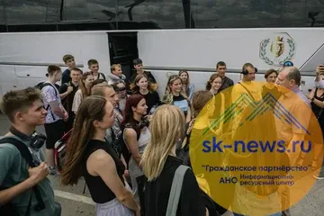 Около 520 выпускников из Мариуполя поехали на «Алые паруса» в Петербург