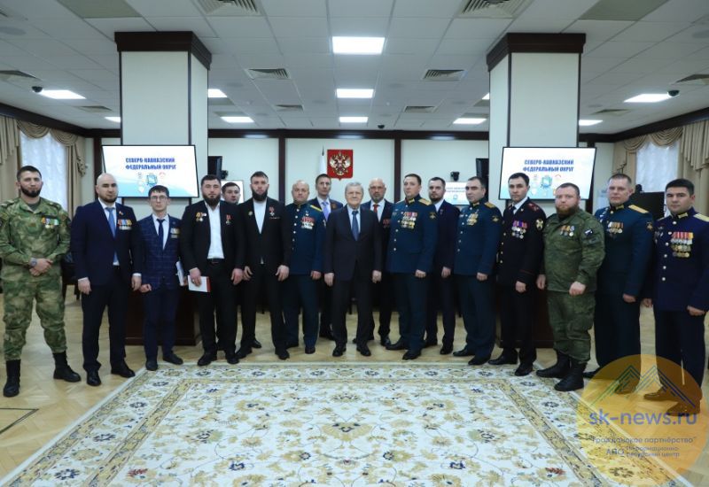 Полпред Президента в СКФО предложил через личные истории ветеранов СВО обсудить эффективность имеющихся практик