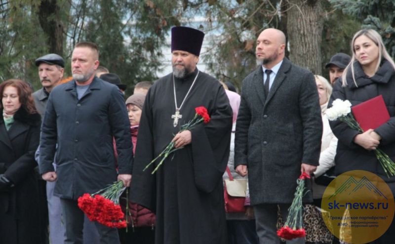 «Имя твое неизвестно, подвиг твой бессмертен»: День Неизвестного Солдата отметили в  Кабардино-Балкарии