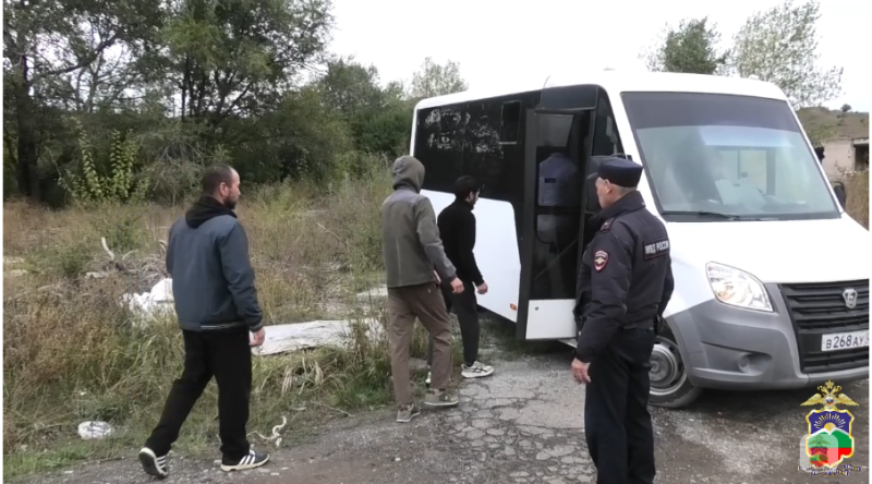 После полицейского рейда в Черкесске из страны выдворят на Родину 11 нарушивших закон мигрантов