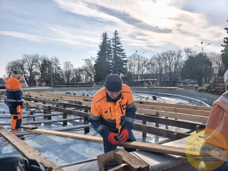 В тёплую погоду в Ставрополе фонтаны начали готовить к холодному сезону