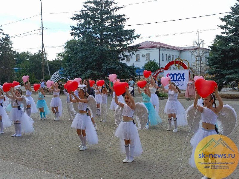 В «Сквере молодожёнов» в Ипатово устроили первые свадебные фотосессии
