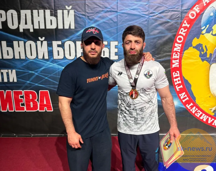 В Каспийске на турнире Али Алиева Иналбек Шериев из КБР победил олимпийского чемпиона Сидакова