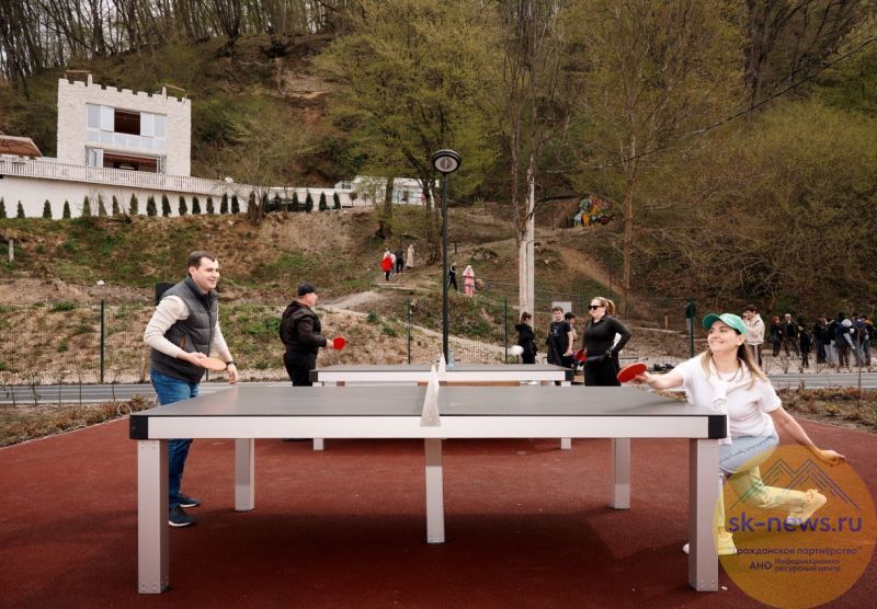 В Нальчике после 47 лет ожидания открыли обновлённую экотропу здоровья - Тысяча ступеней - на гору Большая Кизиловка